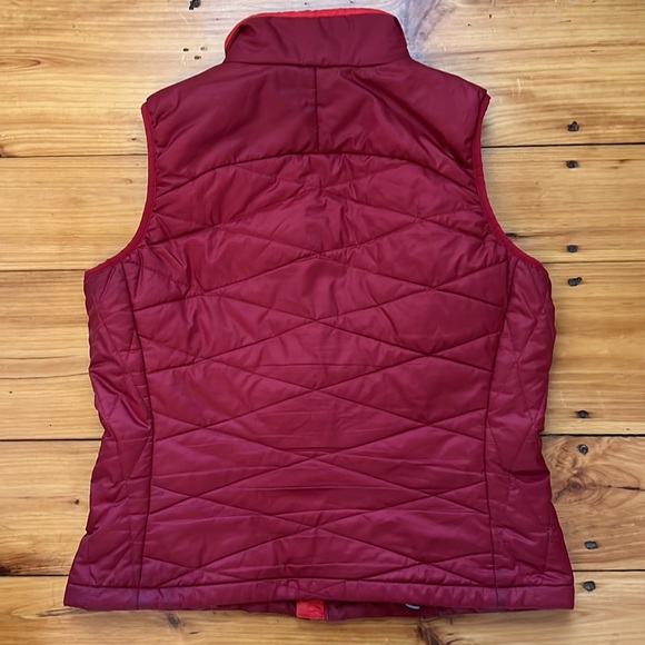 Women’s Patagonia Down Vest. Red. Size Medium. - Picture 3 of 10